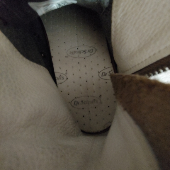 Men's Converse leather sneakers.  Size 9.5 - Picture 10 of 16